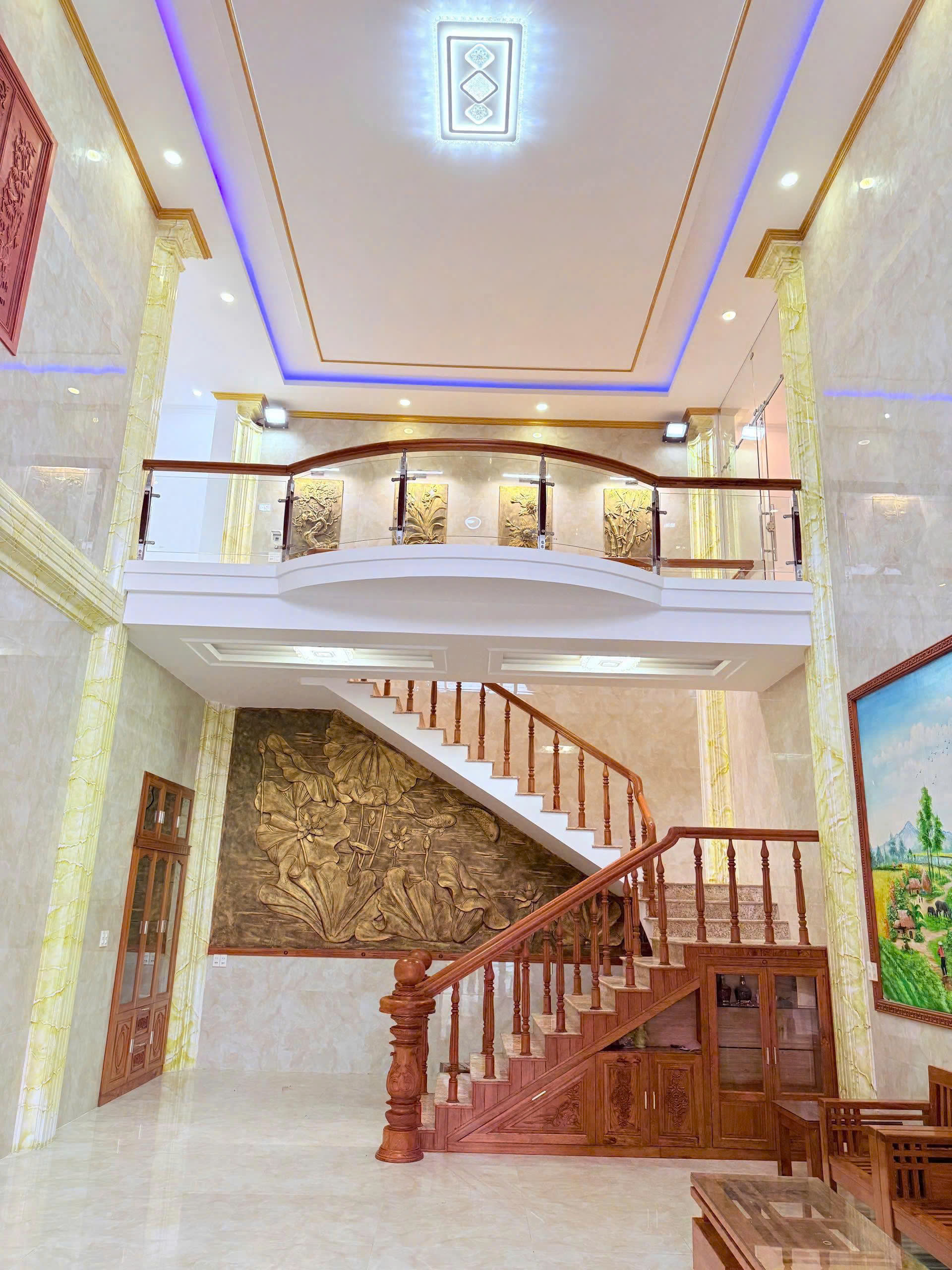 Sảnh thông tầng